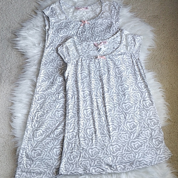 Women sleepwear gown /top - Picture 1 of 8